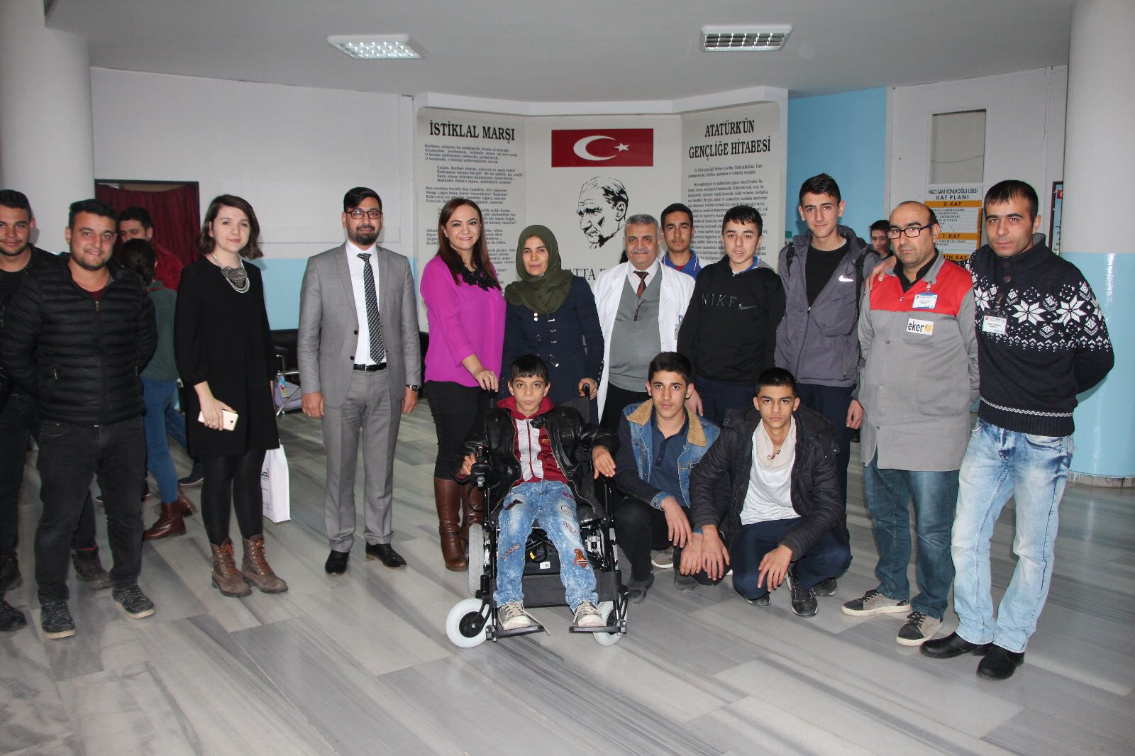 Liseli Cemal'e akülü sandalye